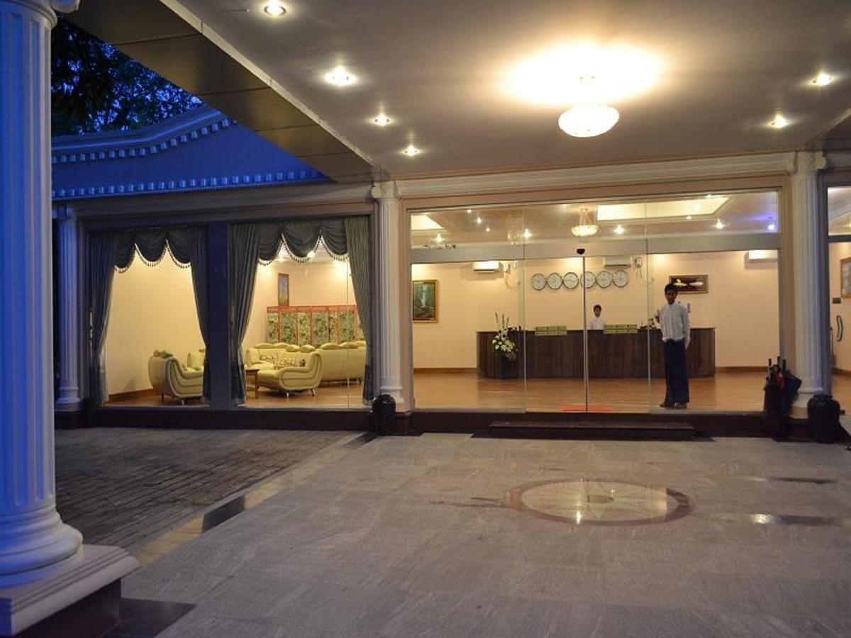 Famous Hotel Bago Exterior foto