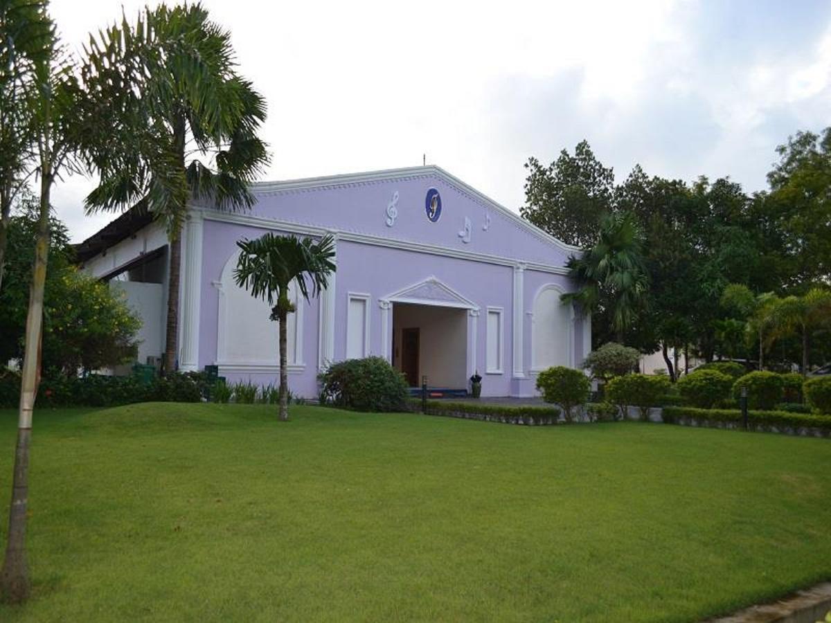 Famous Hotel Bago Exterior foto
