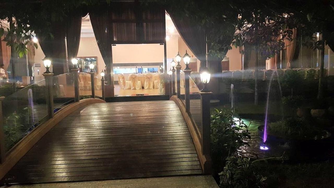 Famous Hotel Bago Exterior foto