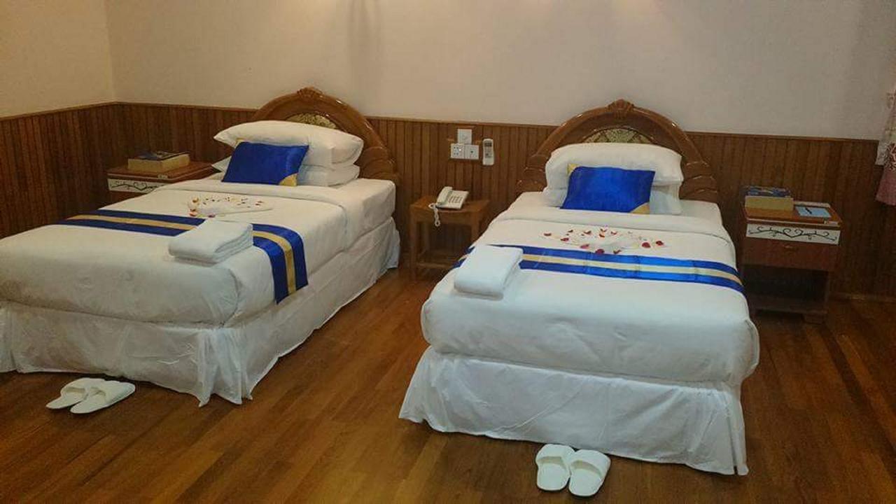 Famous Hotel Bago Exterior foto
